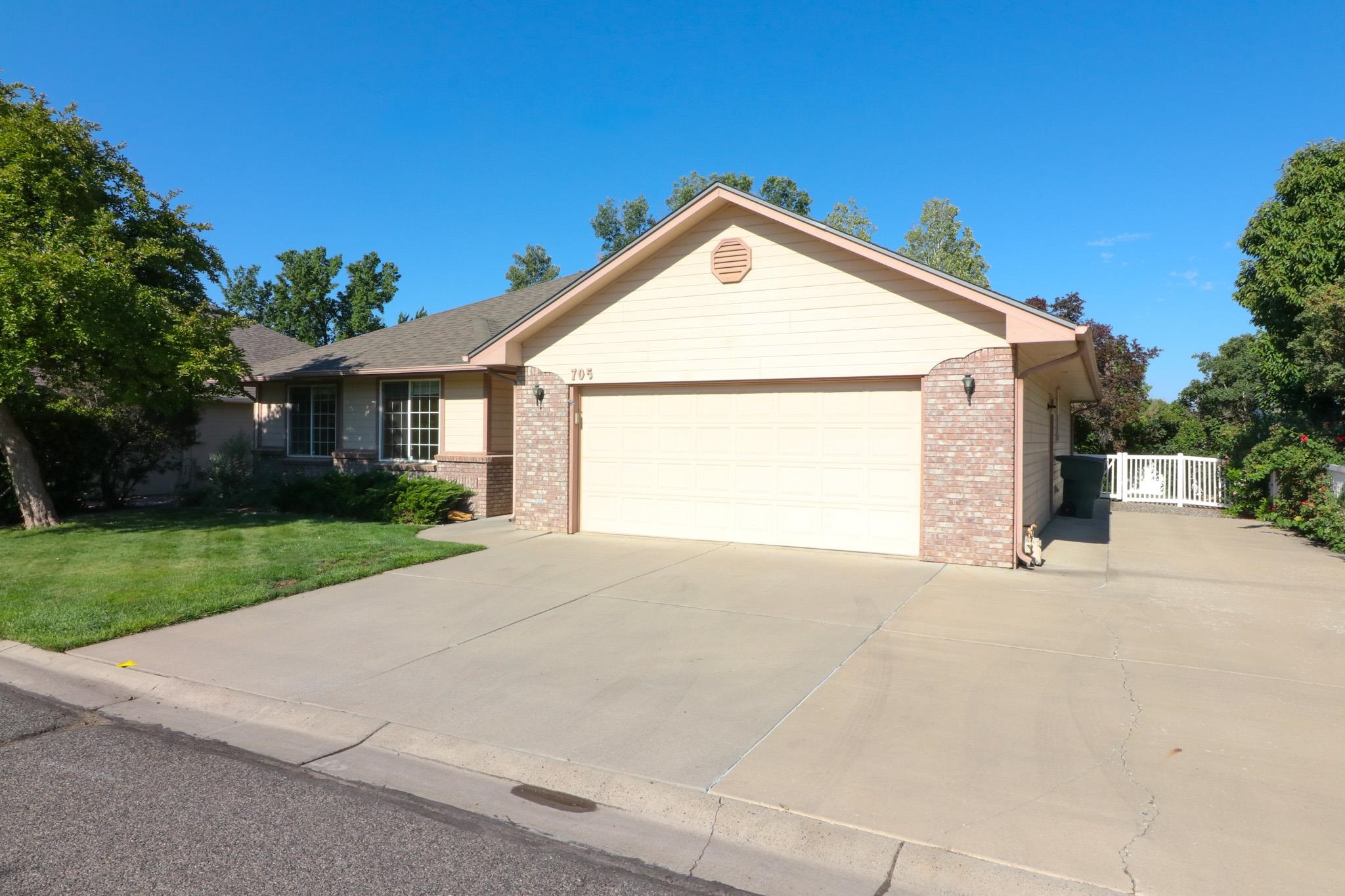 705 E Harbor Circle