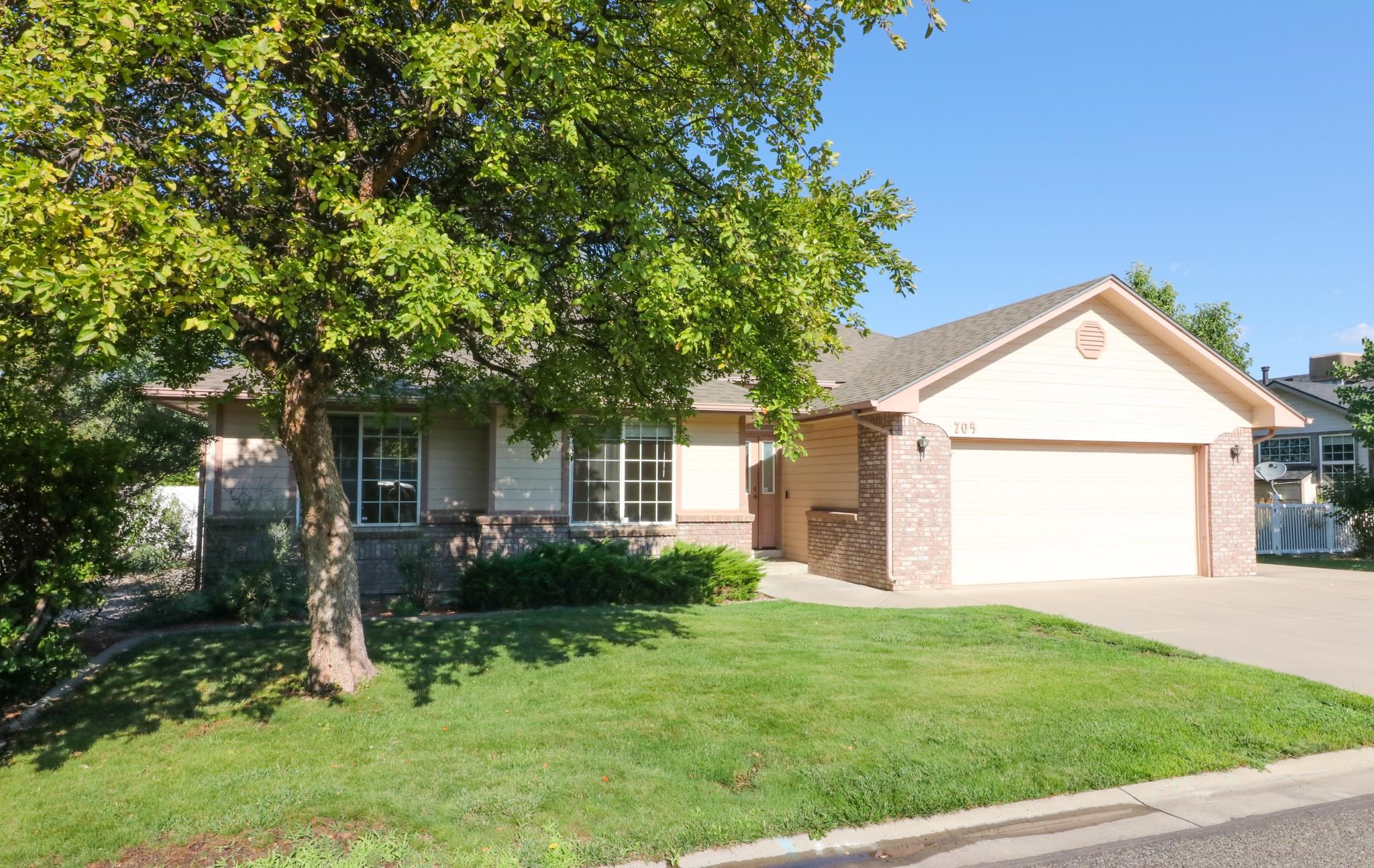 705 E Harbor Circle