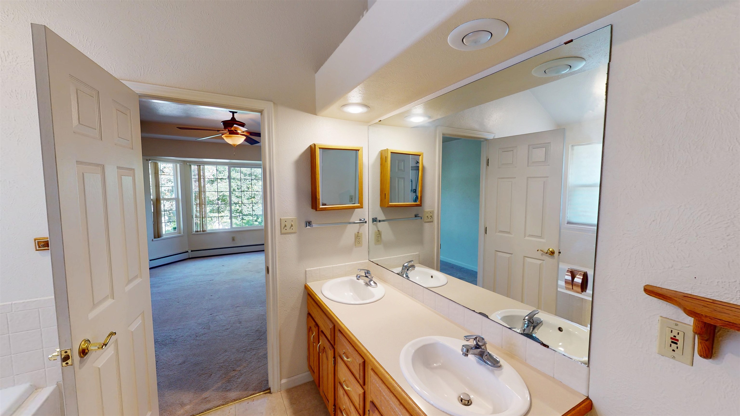 705 E Harbor Circle