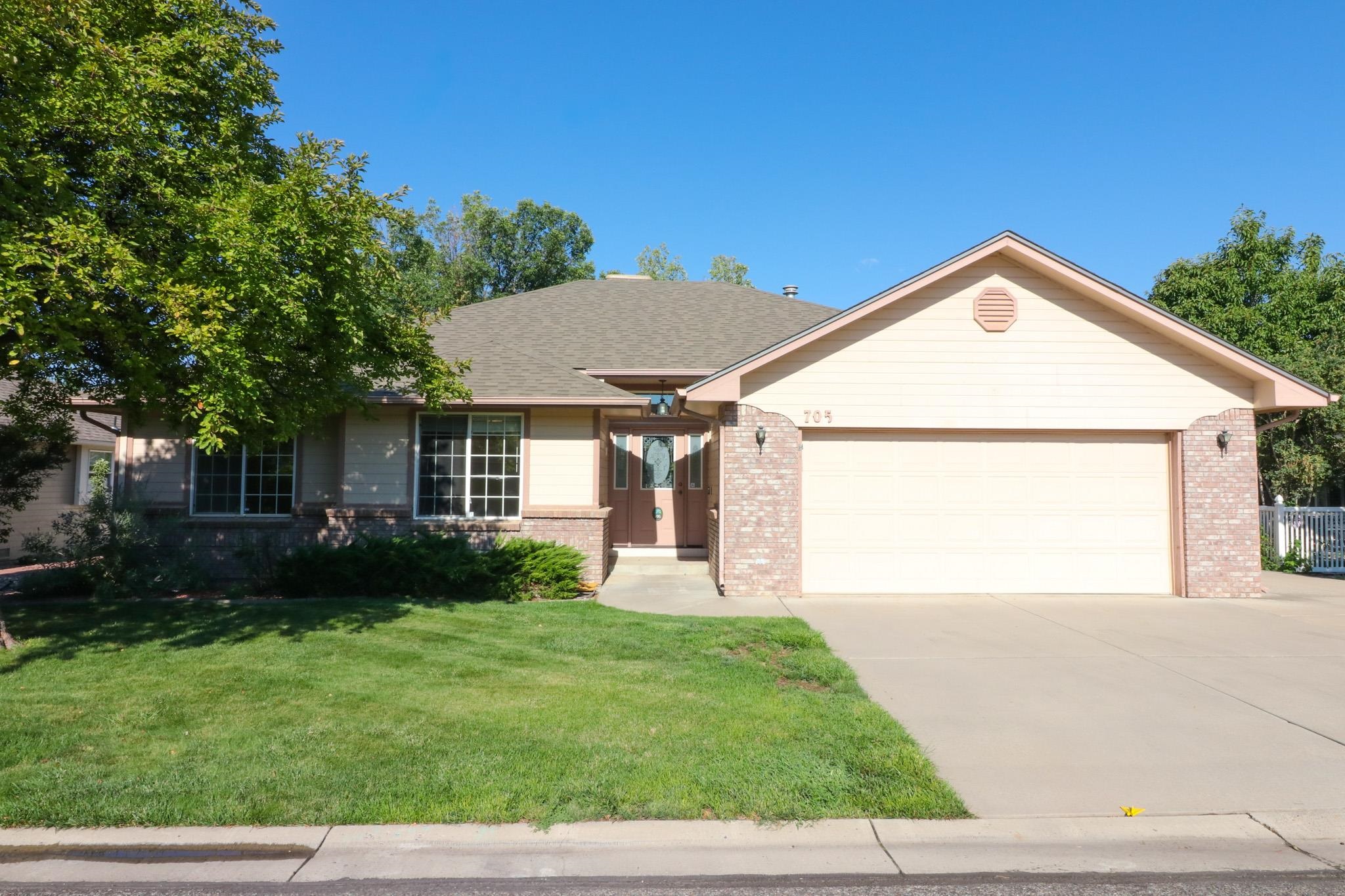 705 E Harbor Circle
