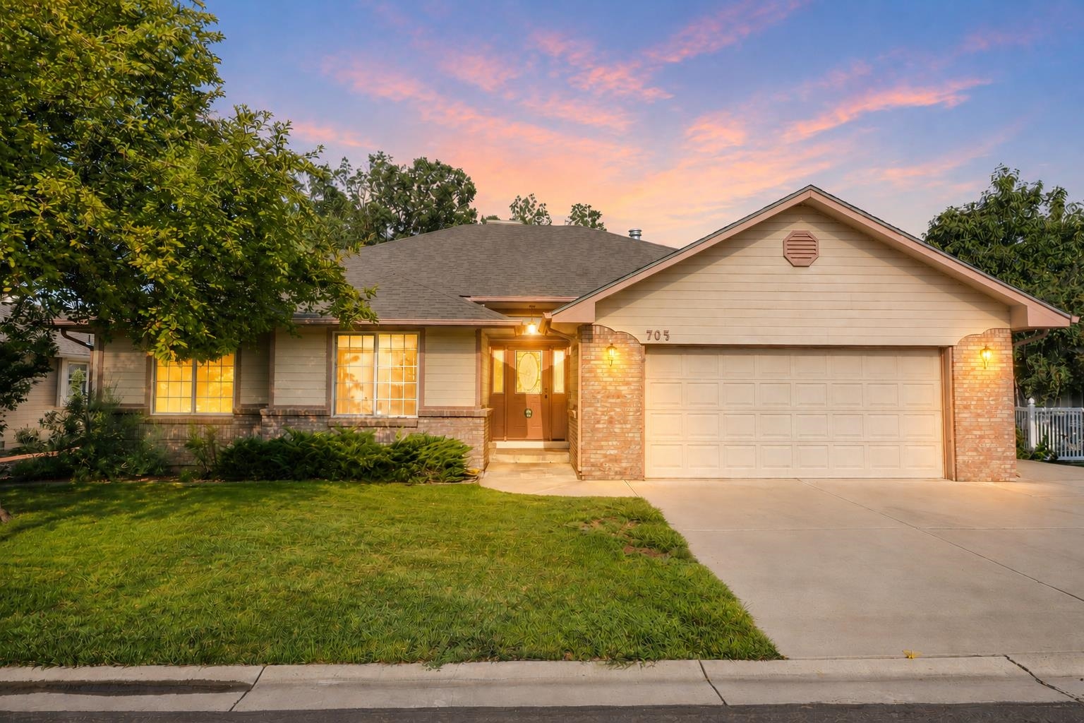 705 E Harbor Circle