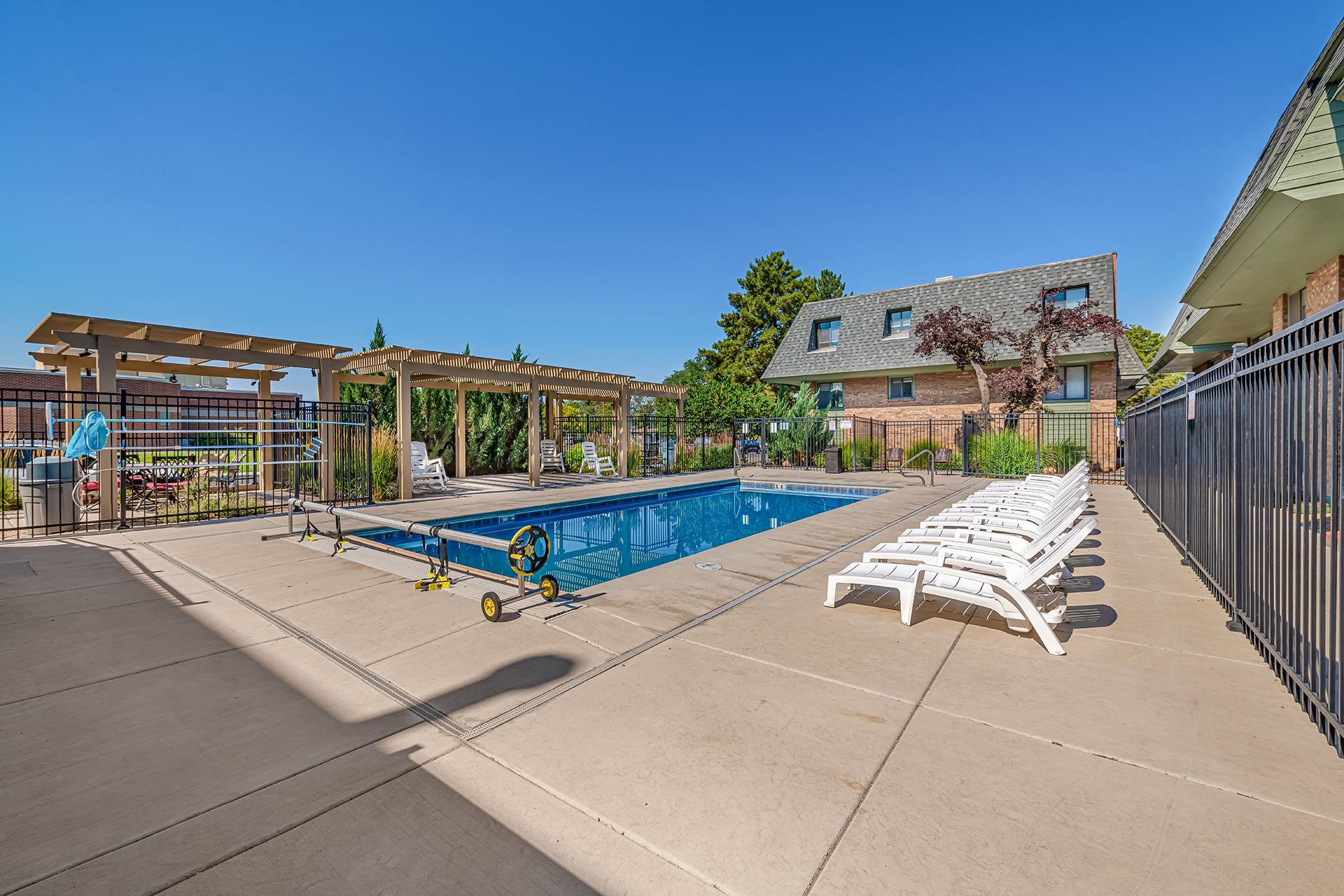 1140 Walnut Avenue Unit: 14