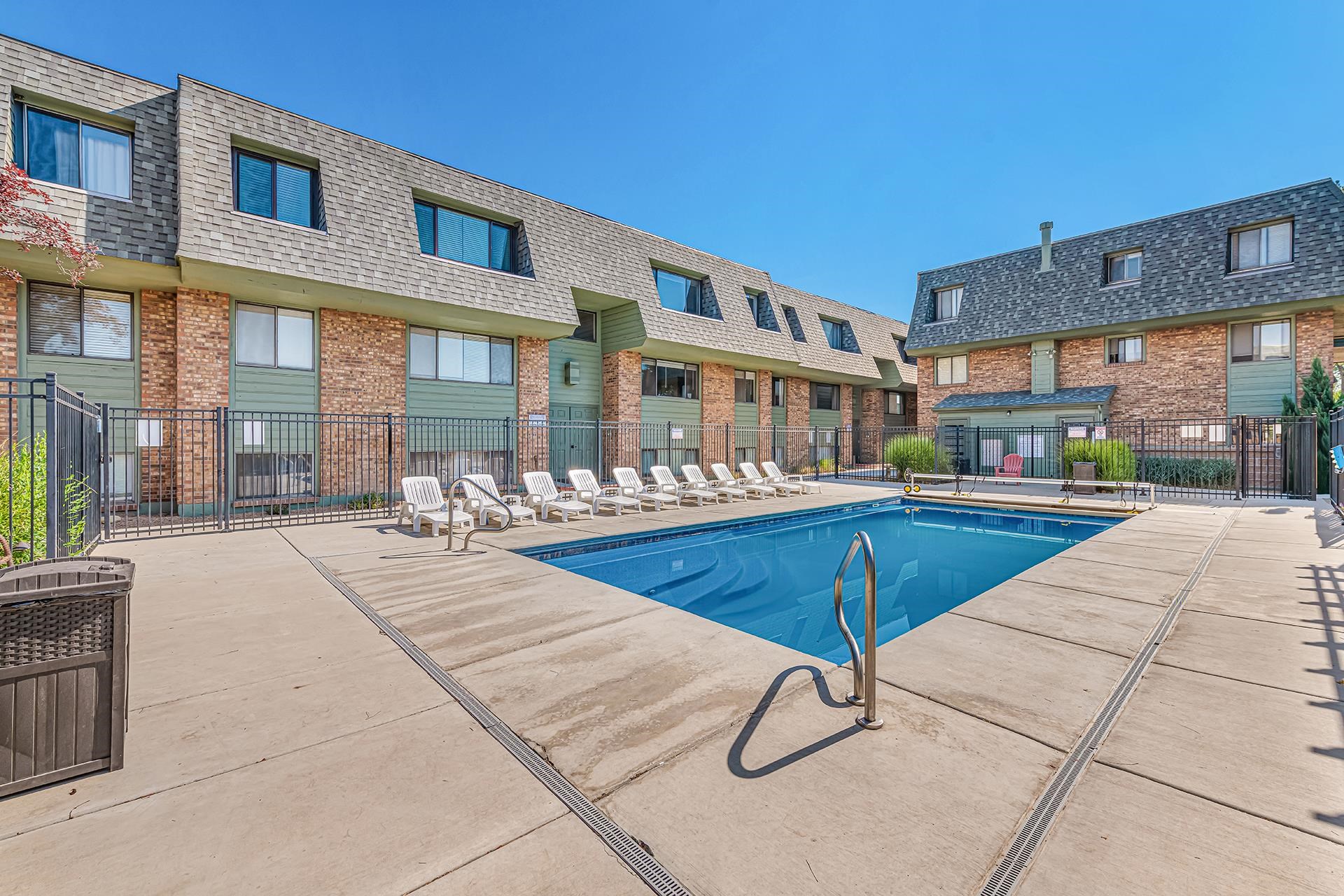 1140 Walnut Avenue Unit: 14