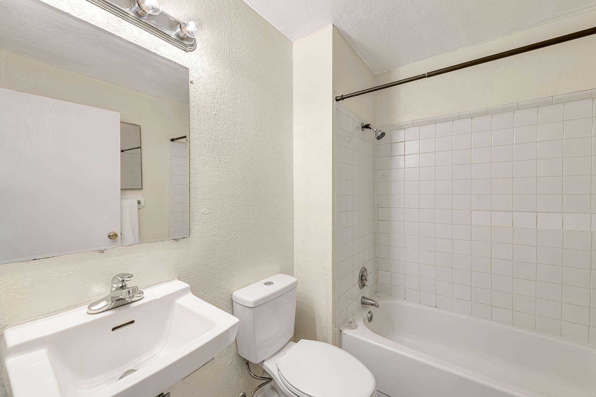 1140 Walnut Avenue Unit: 14