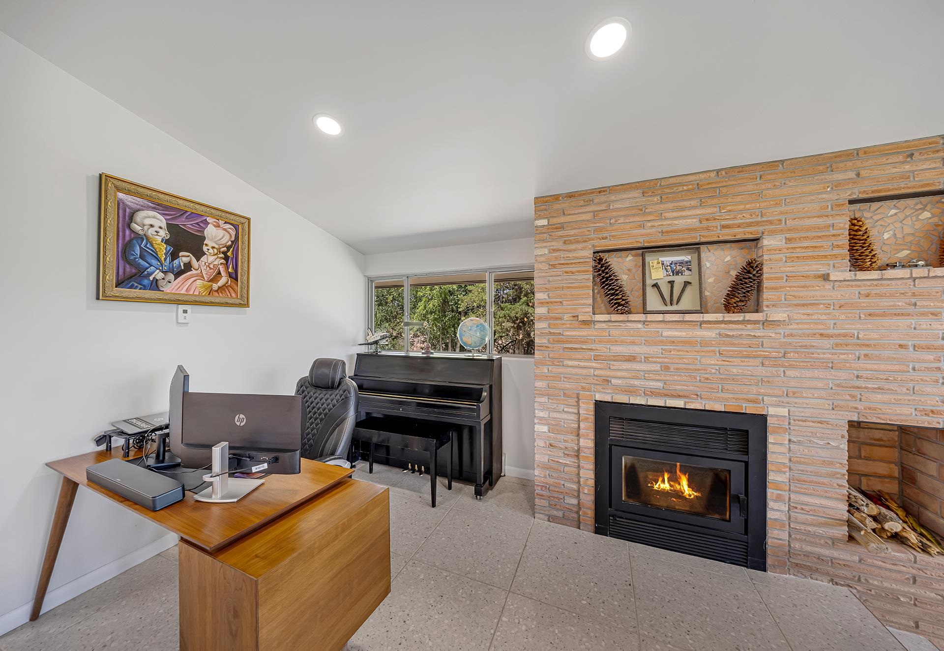 2352 Broadway