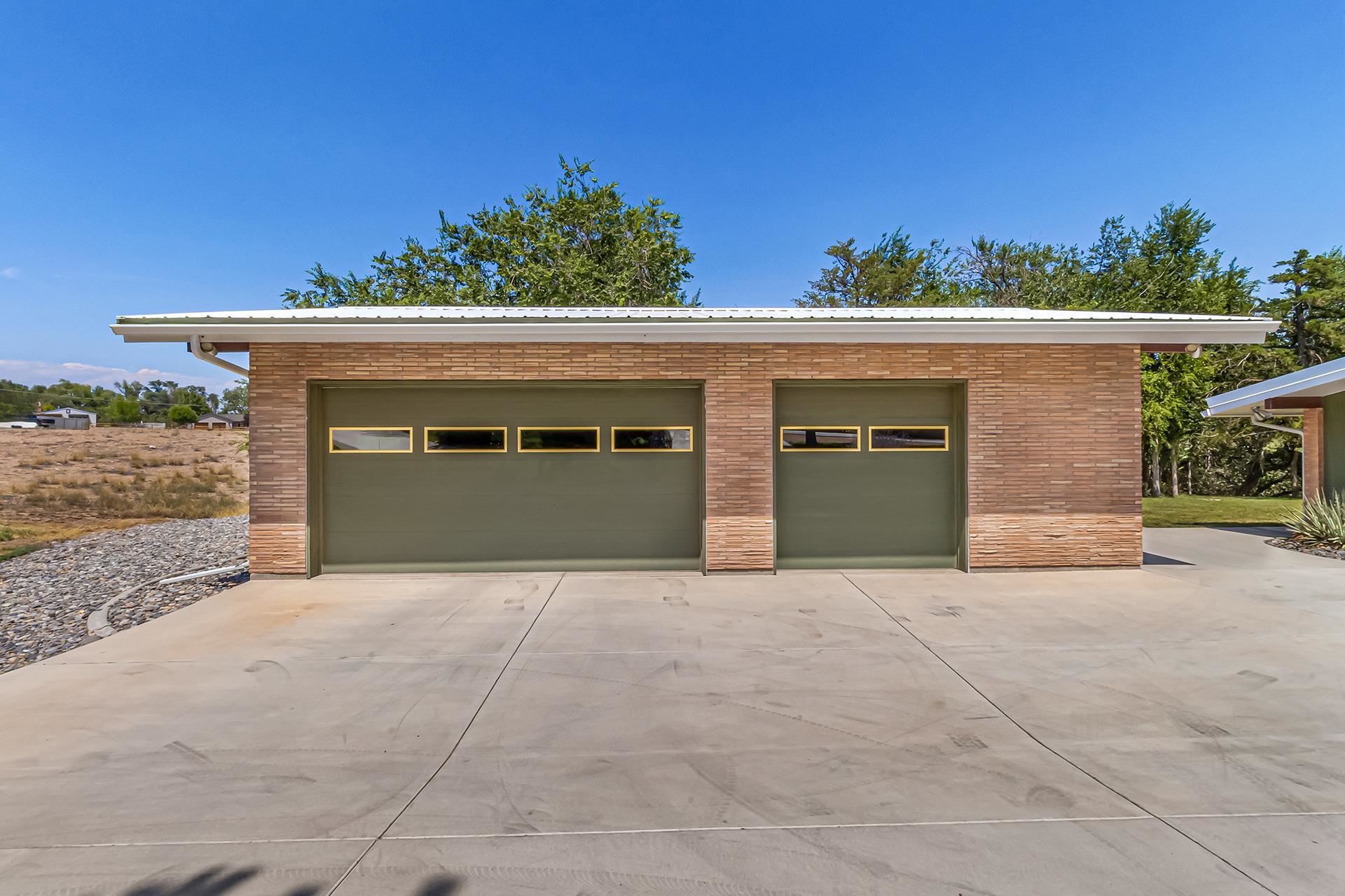 2352 Broadway