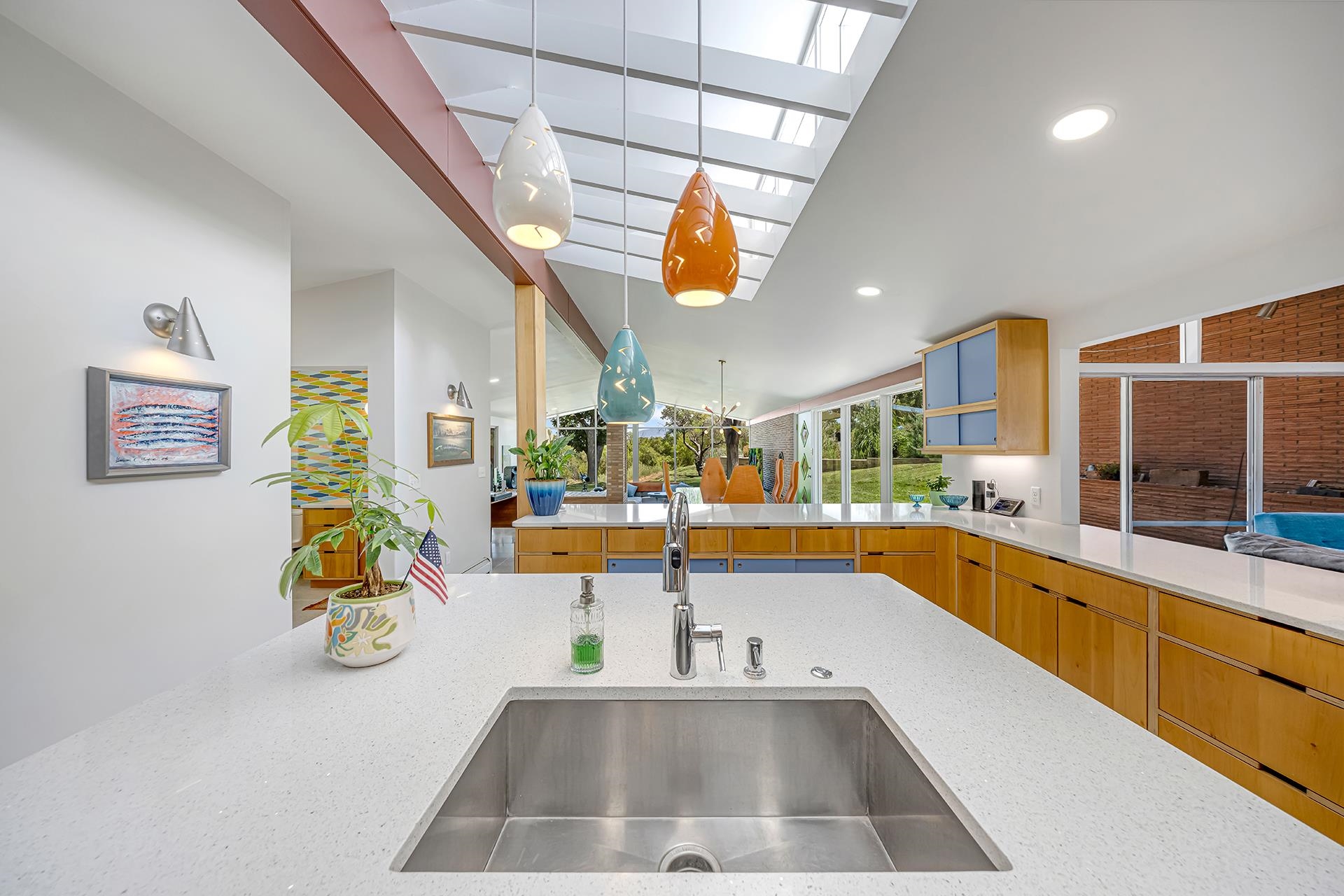 2352 Broadway