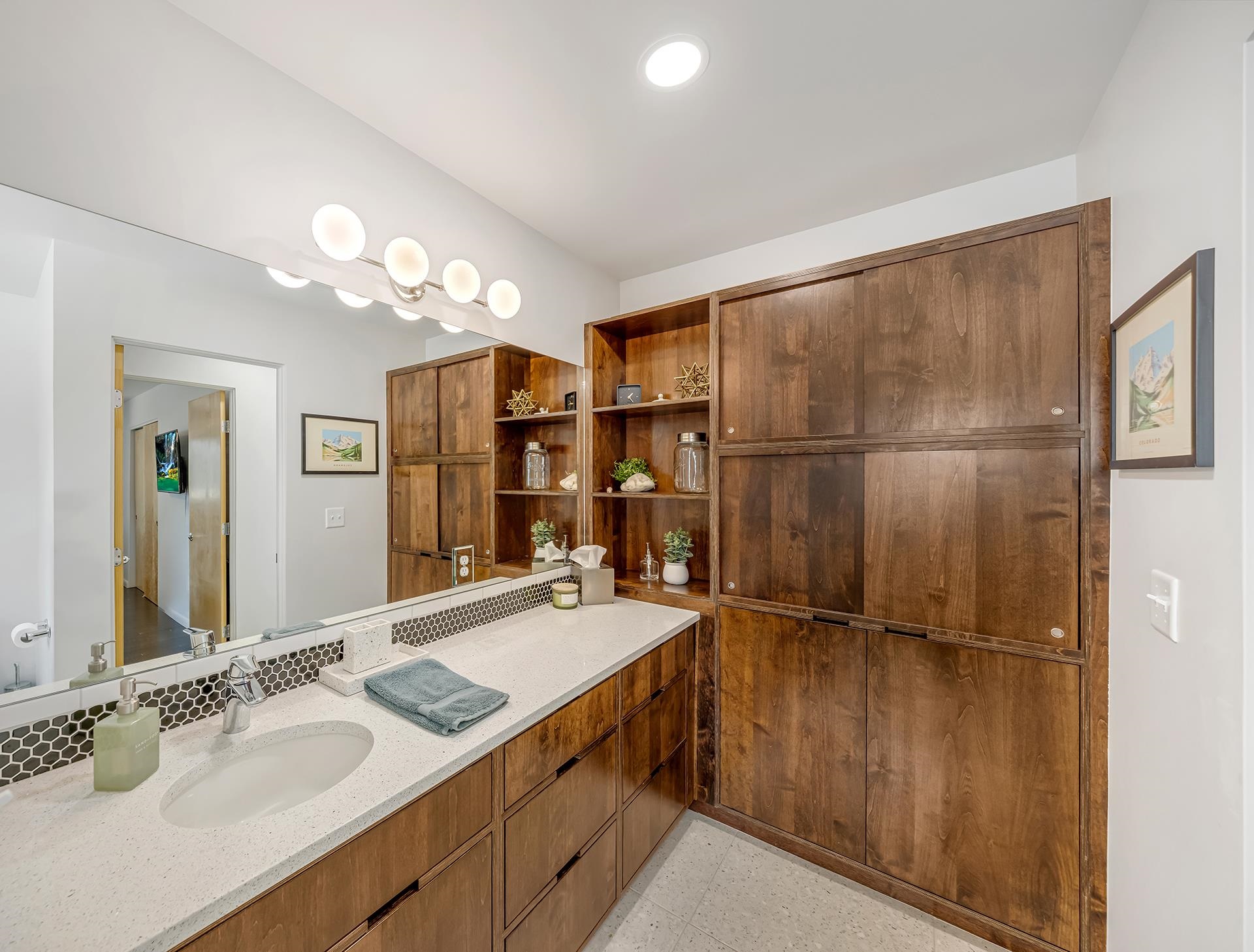 2352 Broadway