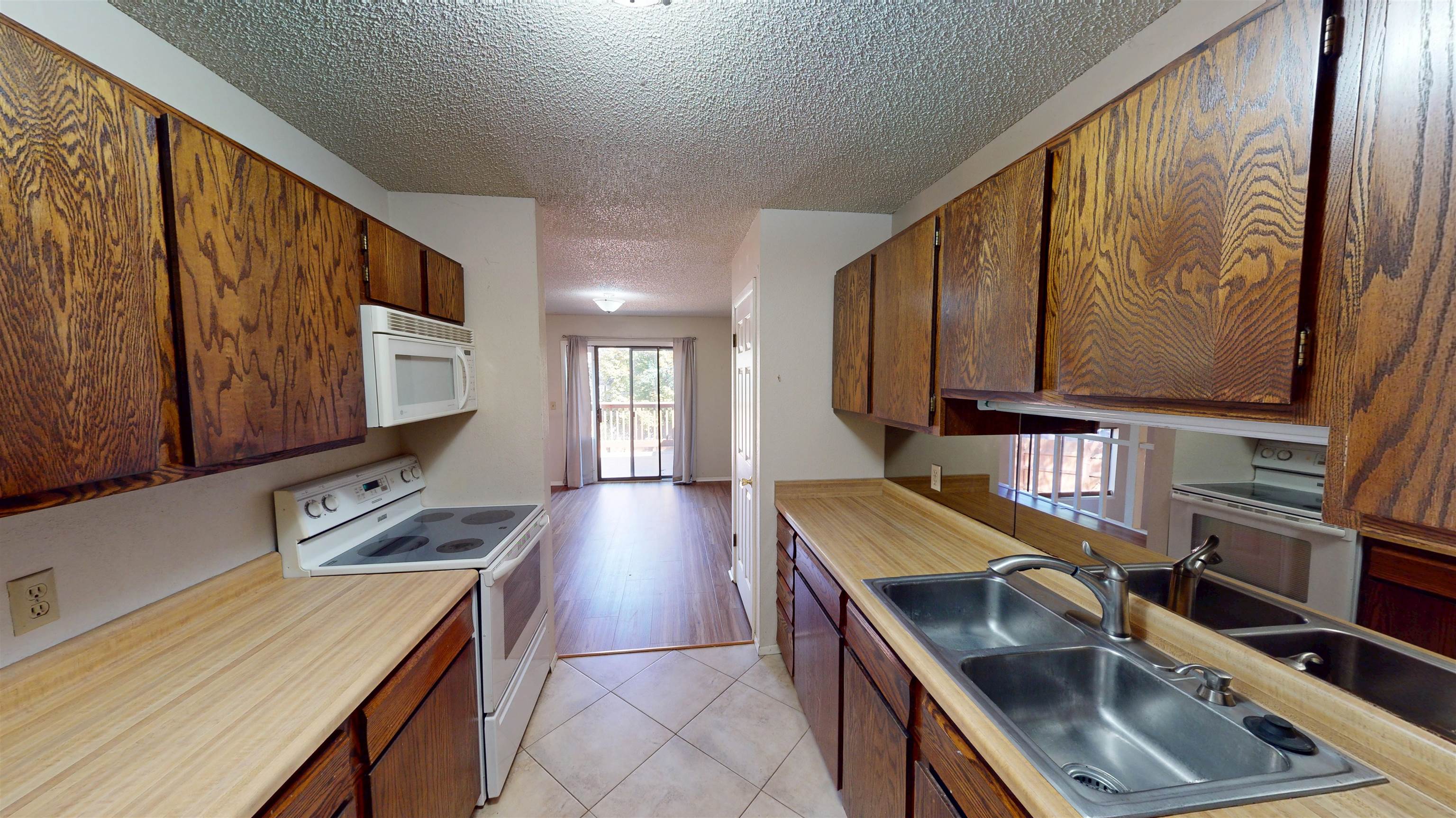 1022 Lakeside Drive