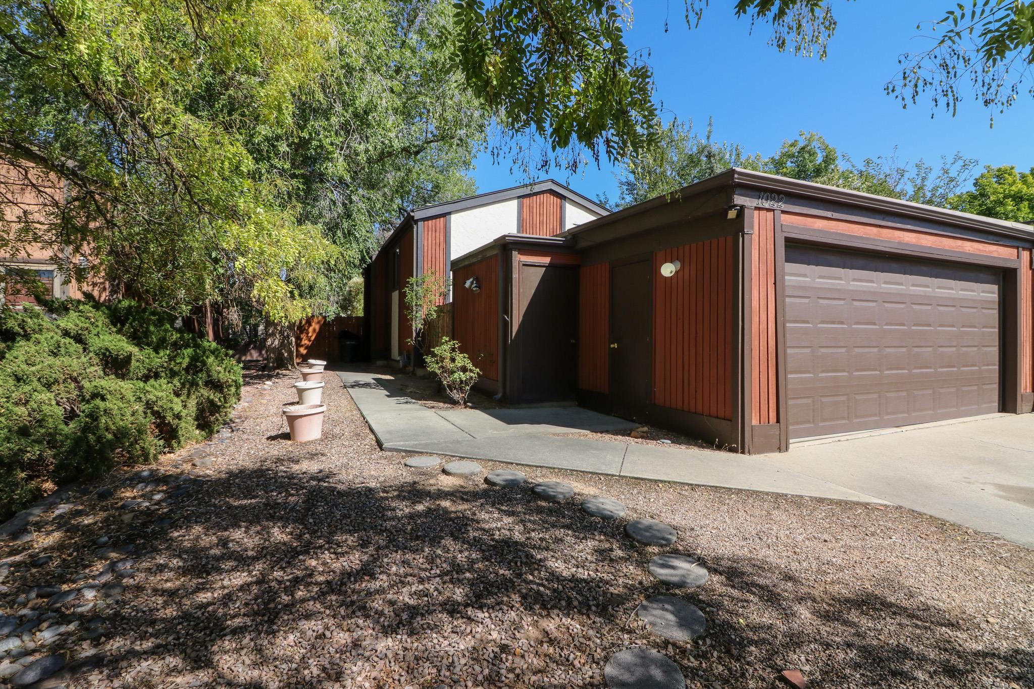 1022 Lakeside Drive