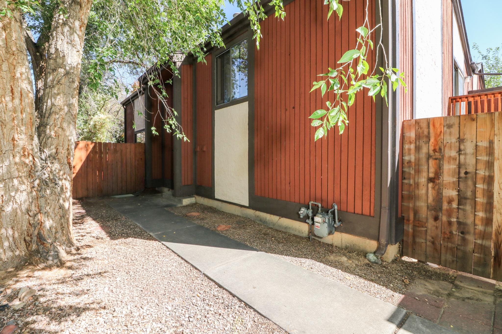 1022 Lakeside Drive