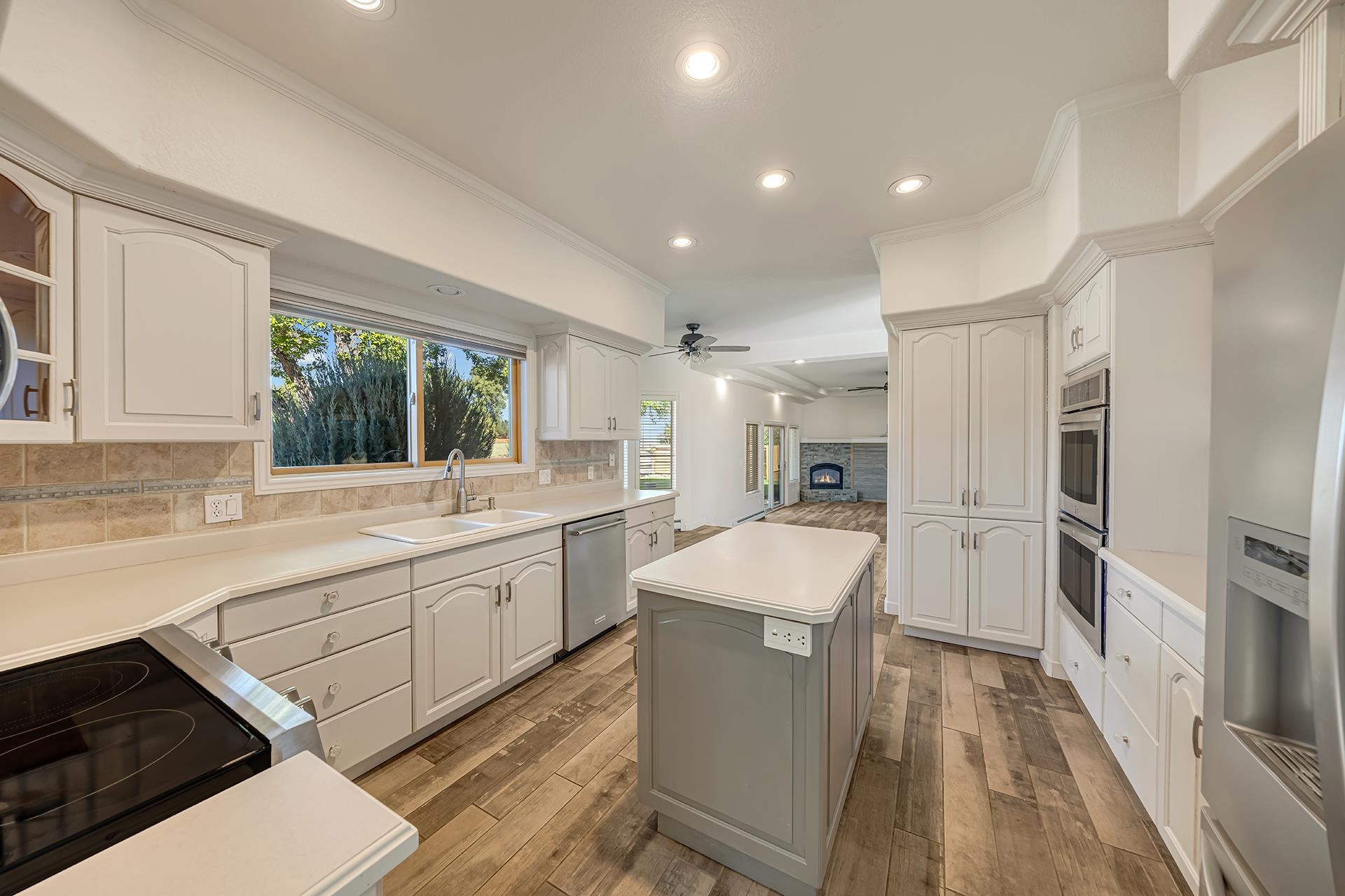 545 Pinnacle Court