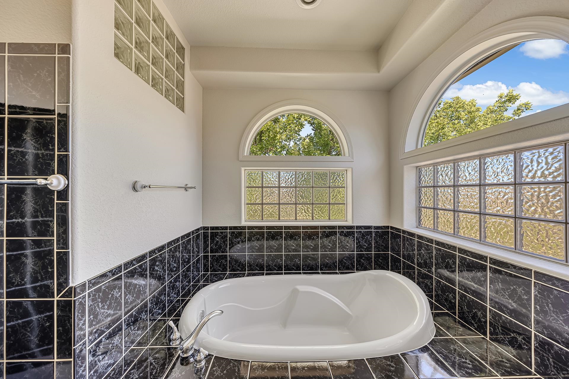545 Pinnacle Court