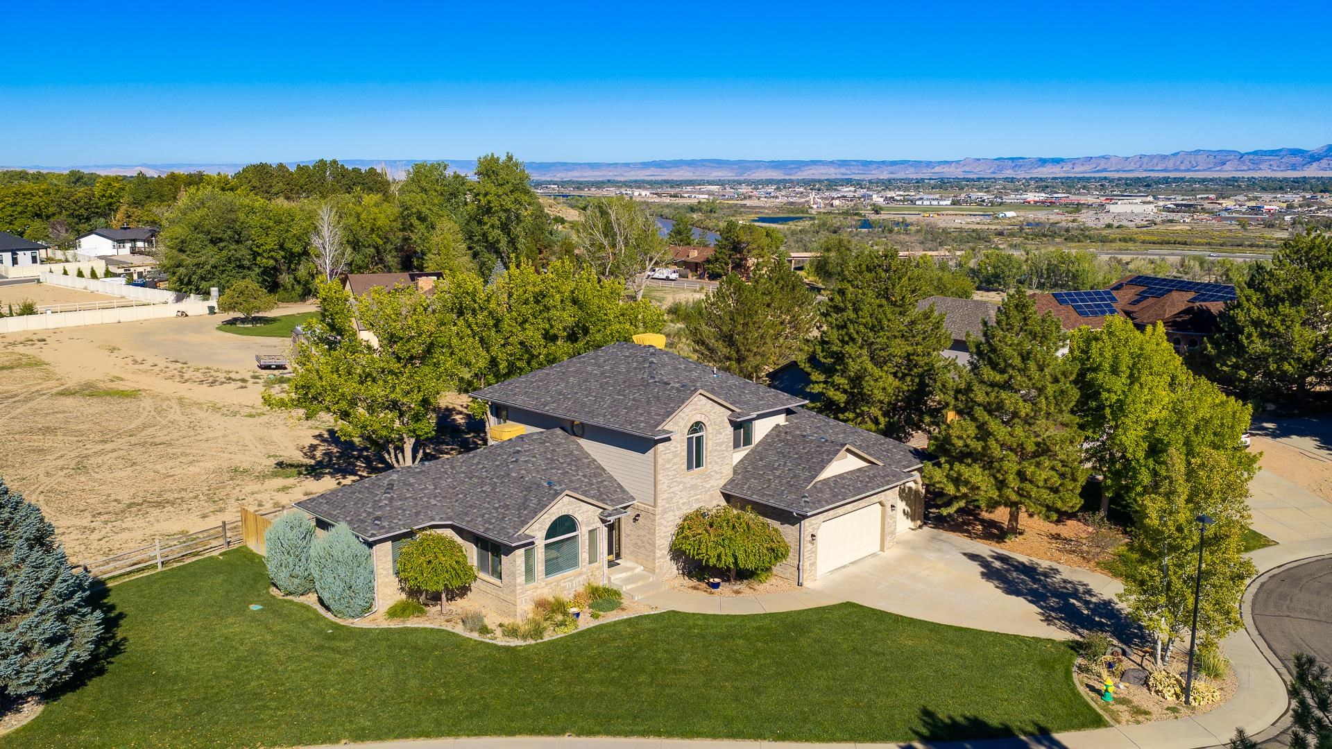 545 Pinnacle Court