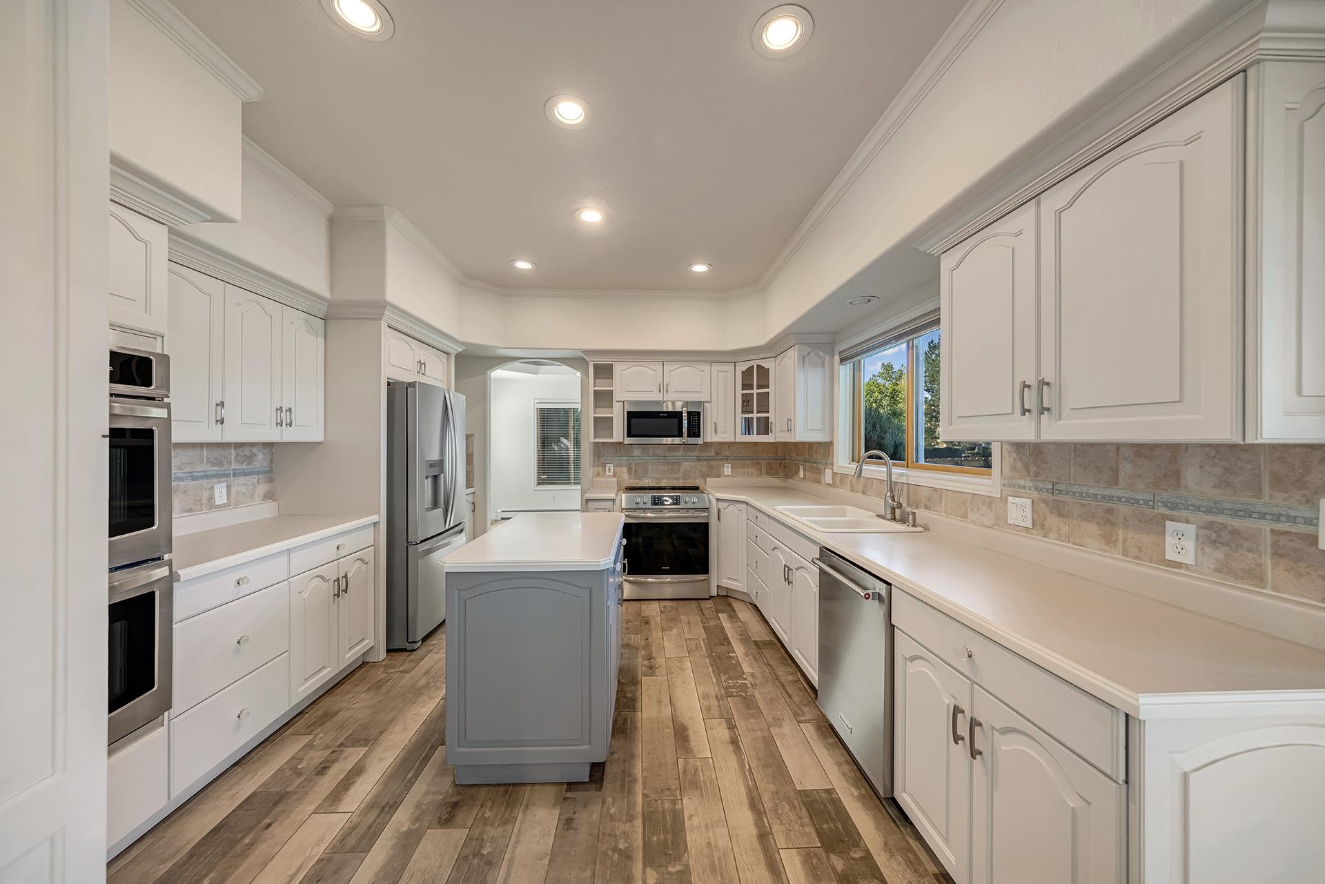 545 Pinnacle Court