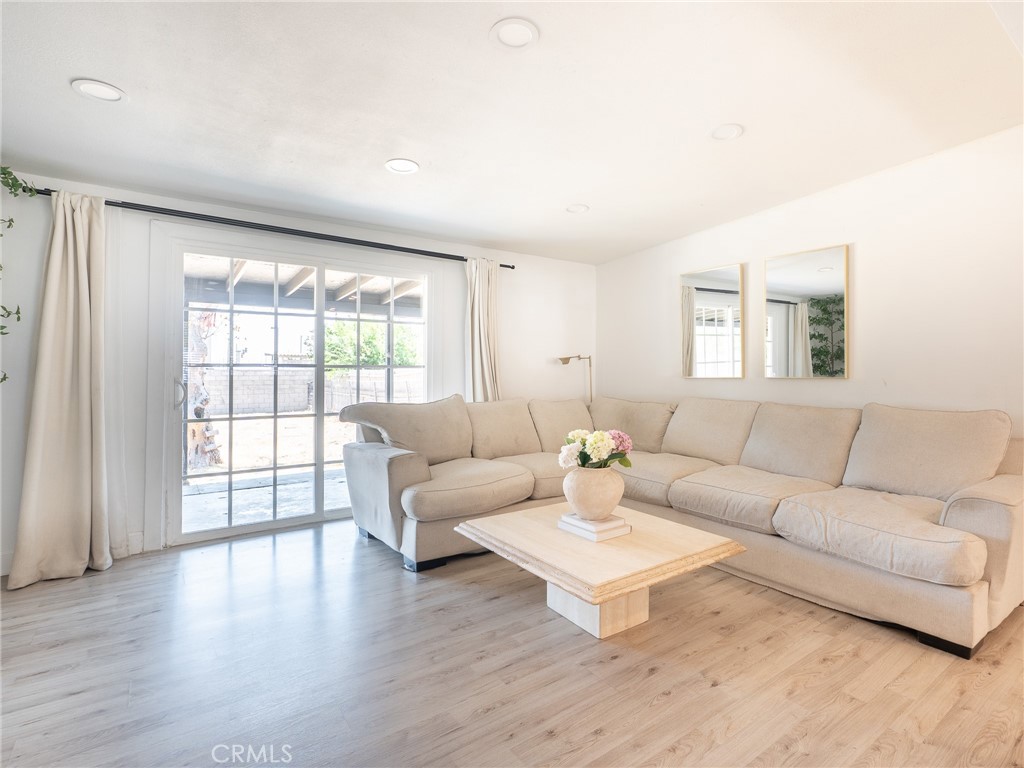 649 W w ramona Drive