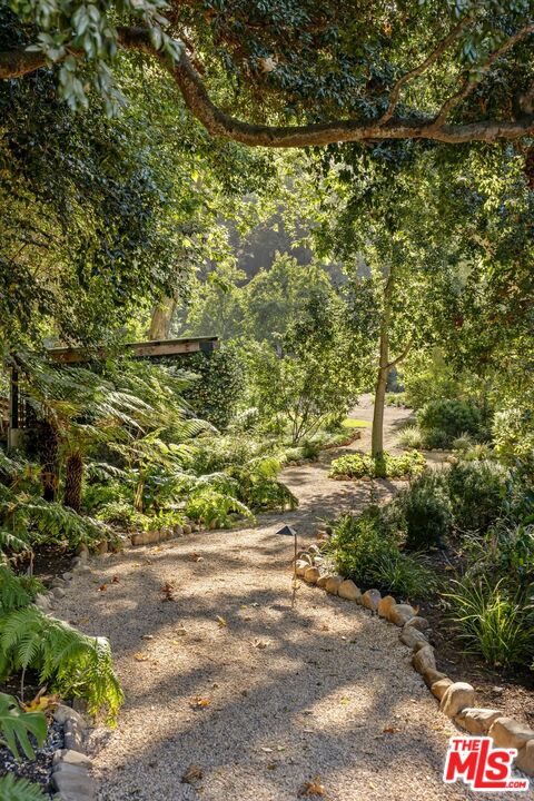 3099 Mandeville Canyon Rd