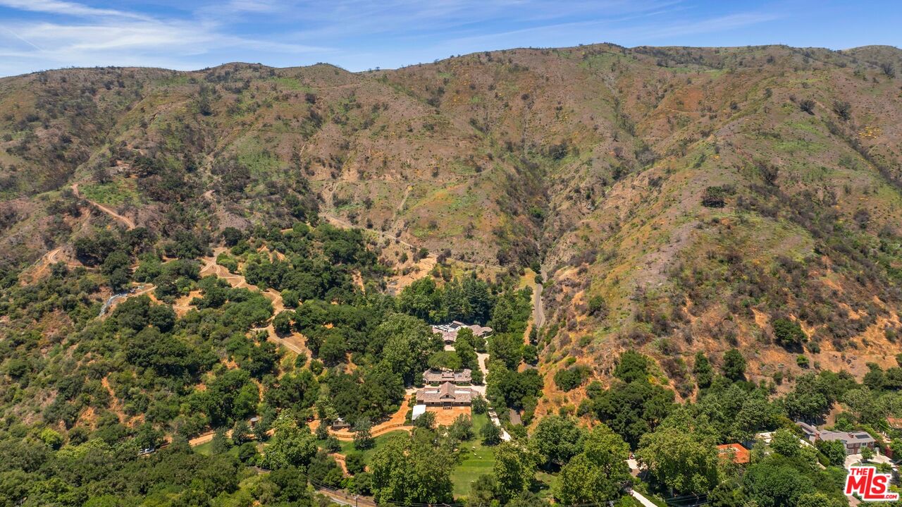 3099 Mandeville Canyon Rd