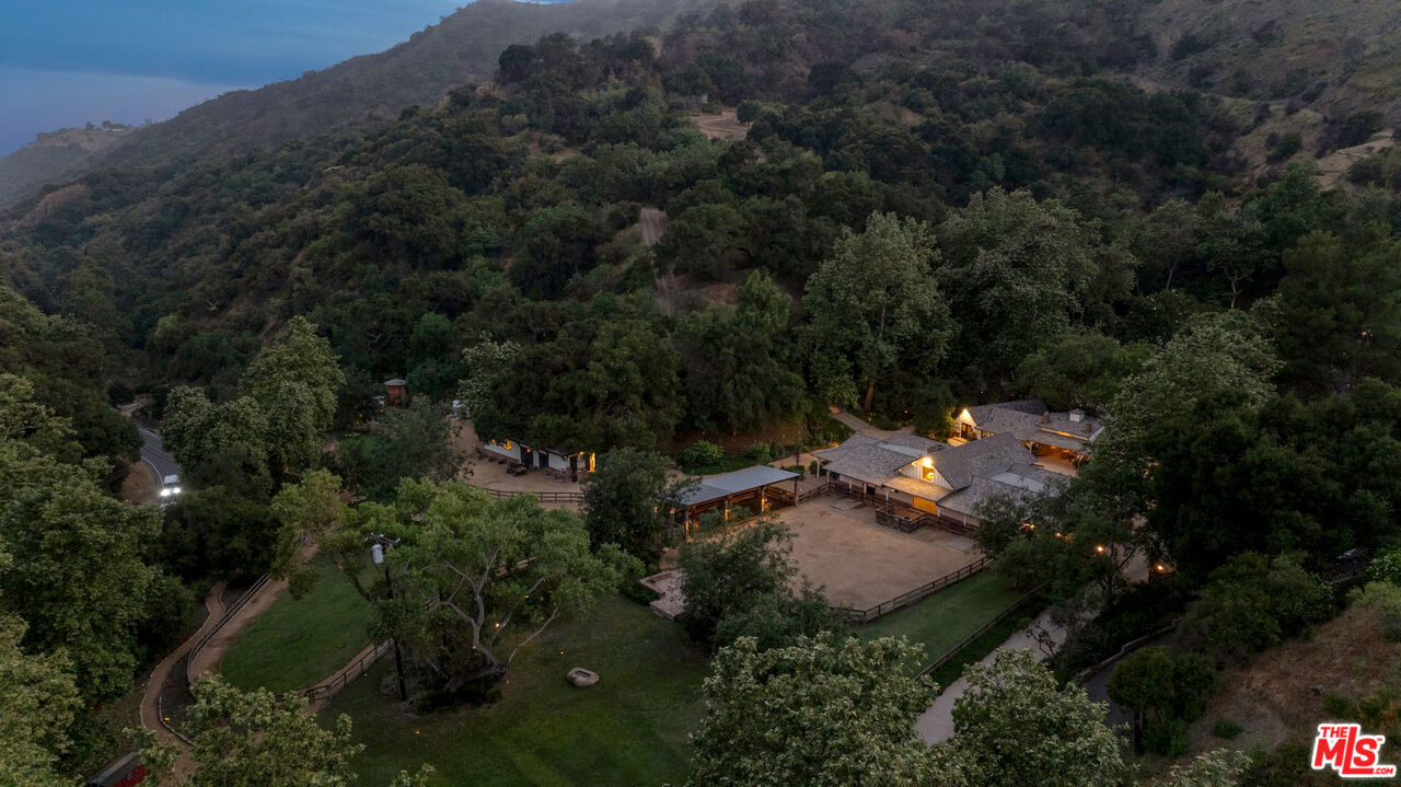 3099 Mandeville Canyon Rd