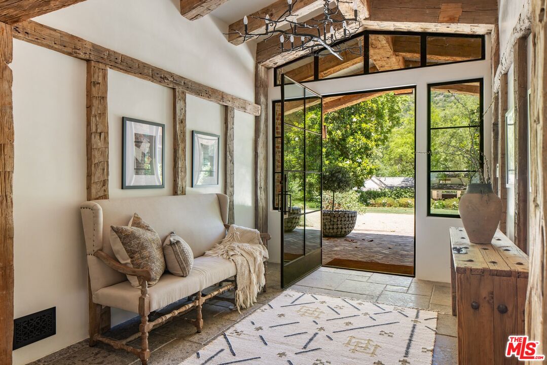3099 Mandeville Canyon Rd