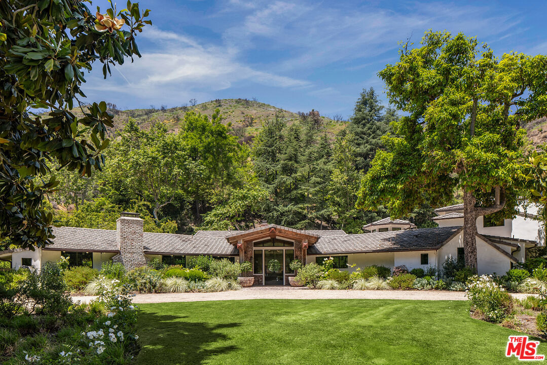 3099 Mandeville Canyon Rd