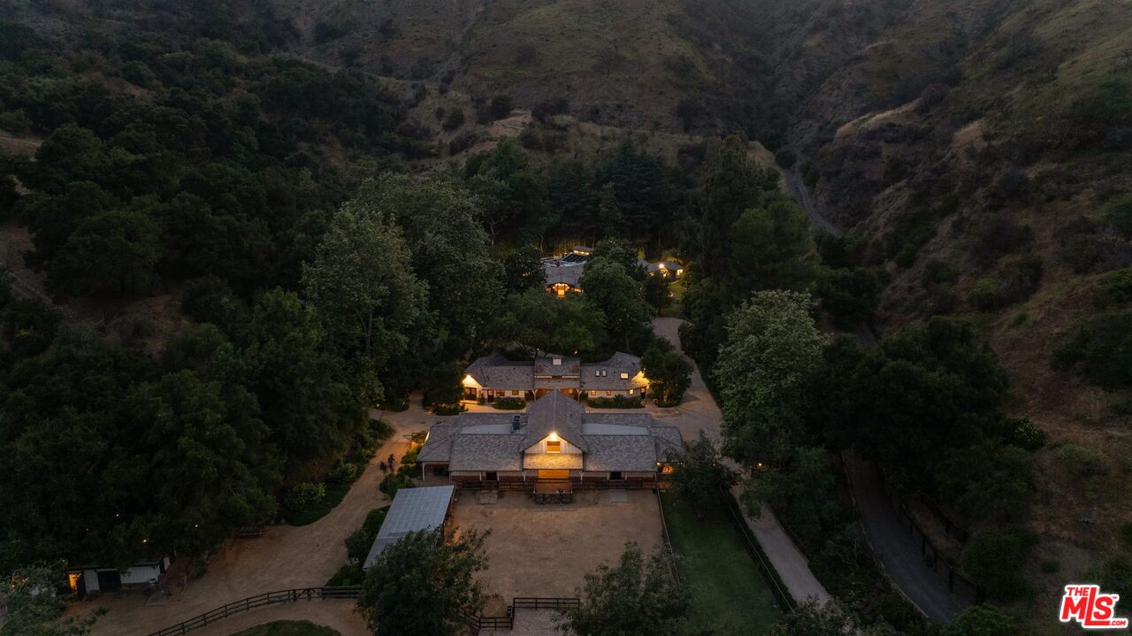 3099 Mandeville Canyon Rd