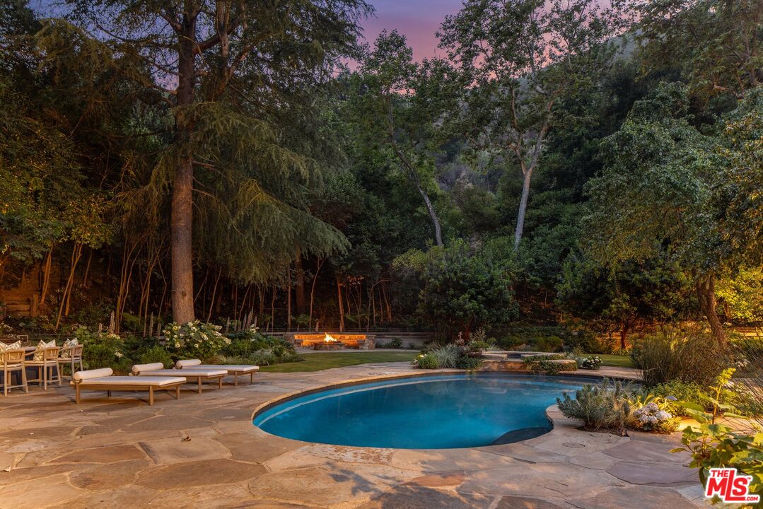 3099 Mandeville Canyon Rd