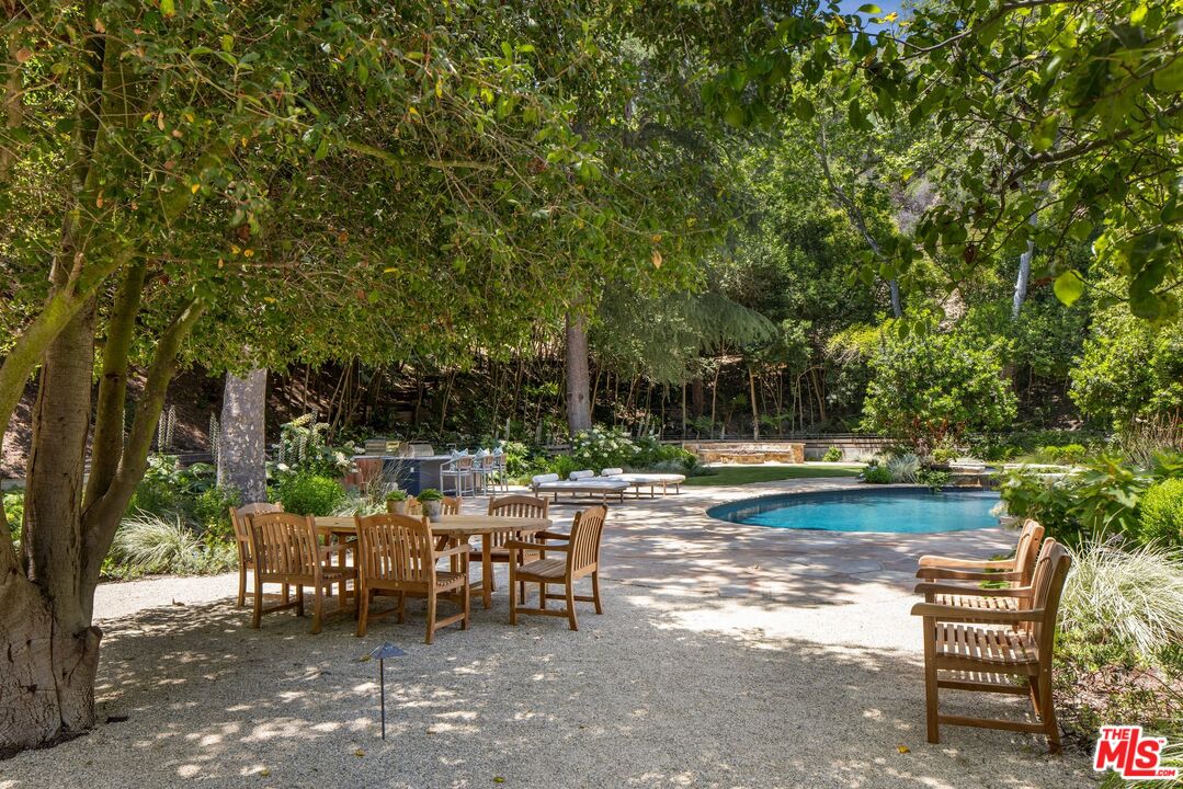 3099 Mandeville Canyon Rd