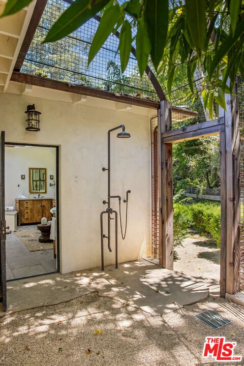 3099 Mandeville Canyon Rd