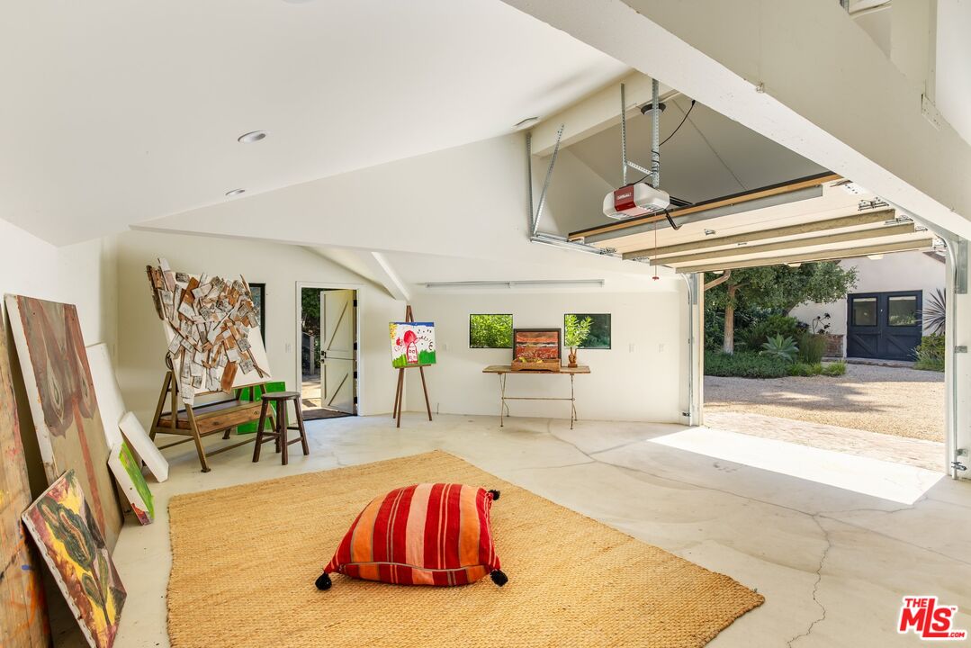 3099 Mandeville Canyon Rd