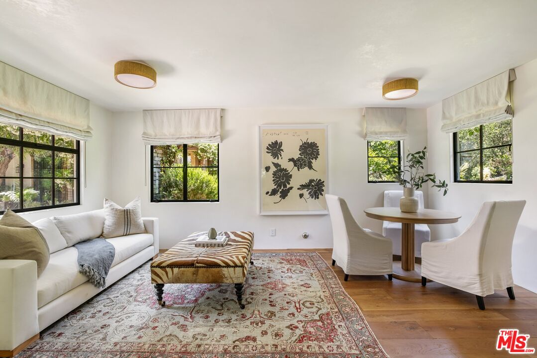 3099 Mandeville Canyon Rd