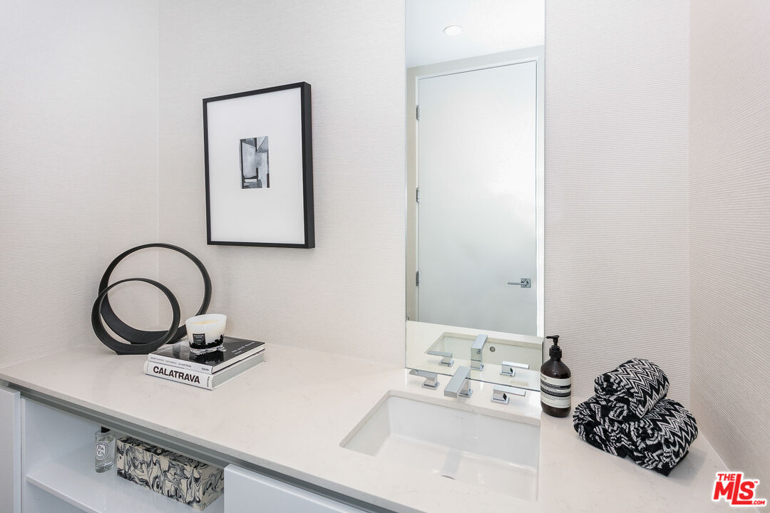 460 N Palm Dr Unit: 304
