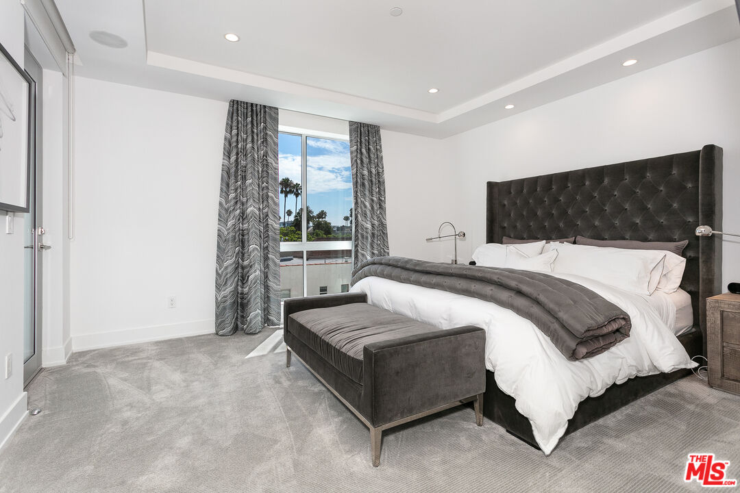460 N Palm Dr Unit: 304