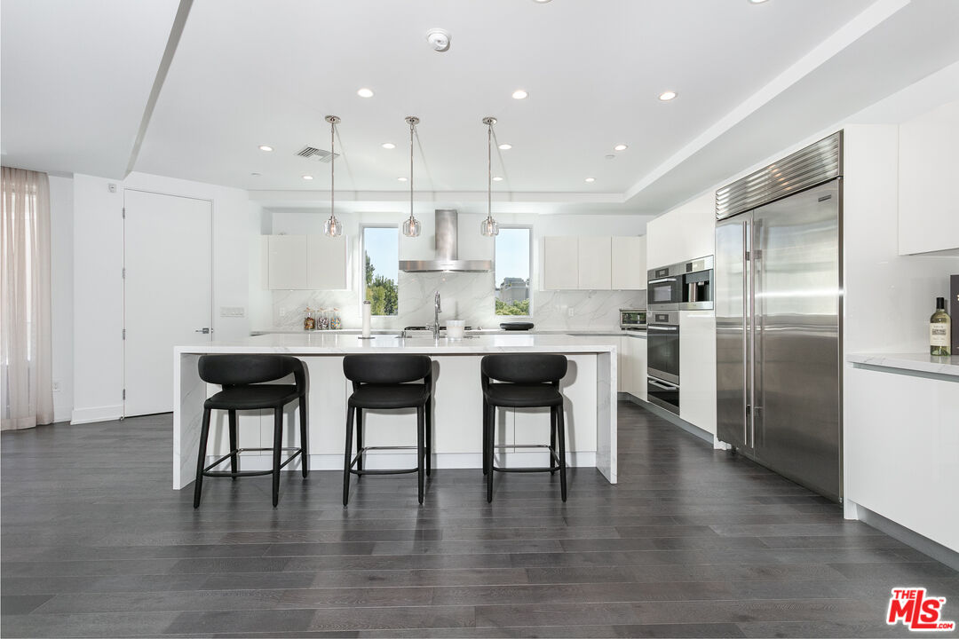 460 N Palm Dr Unit: 304