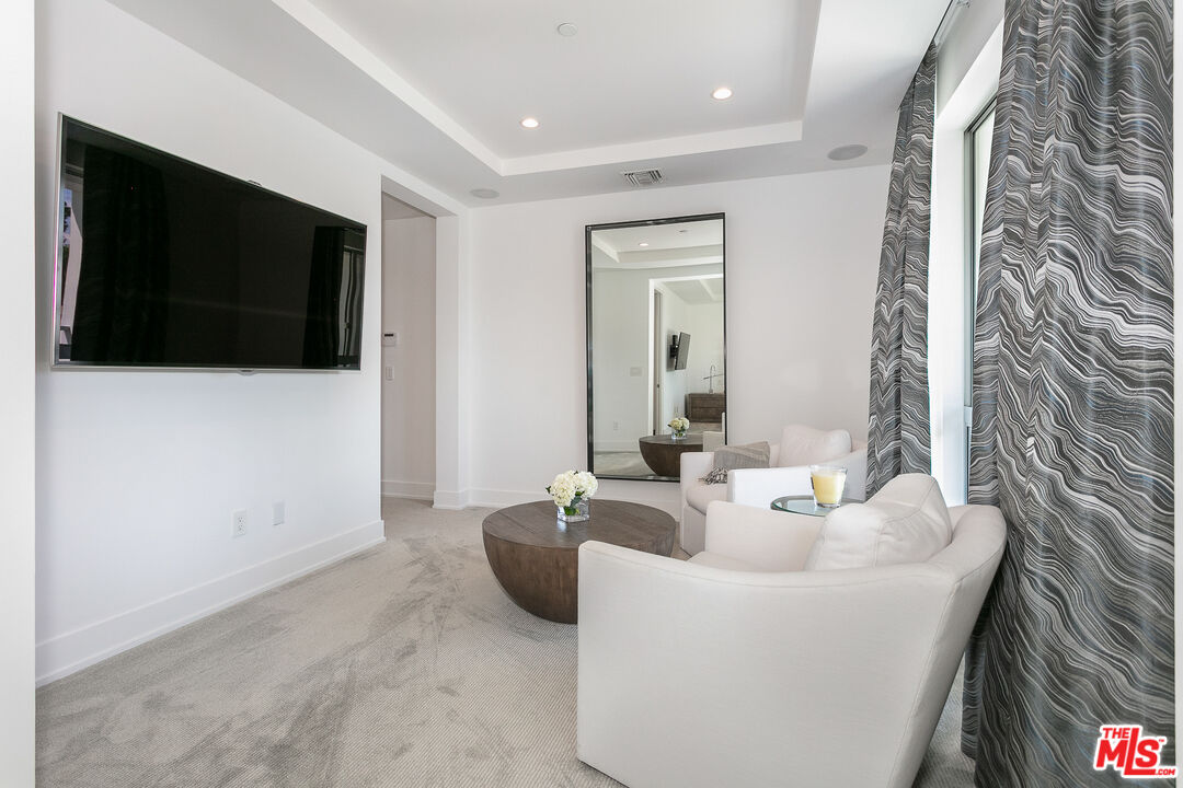 460 N Palm Dr Unit: 304