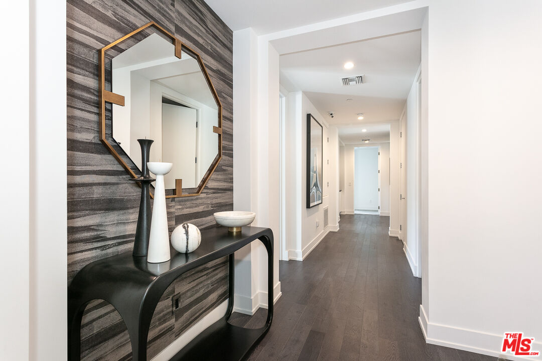 460 N Palm Dr Unit: 304