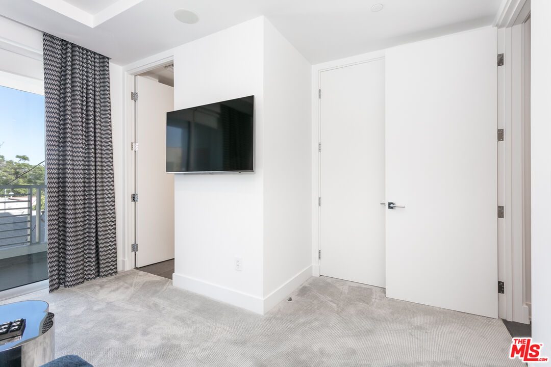 460 N Palm Dr Unit: 304