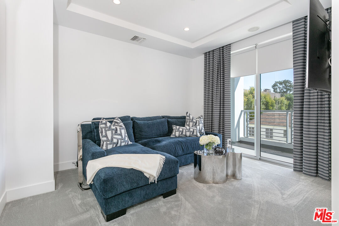 460 N Palm Dr Unit: 304
