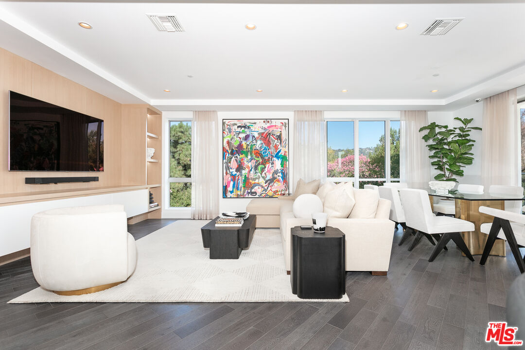 460 N Palm Dr Unit: 304