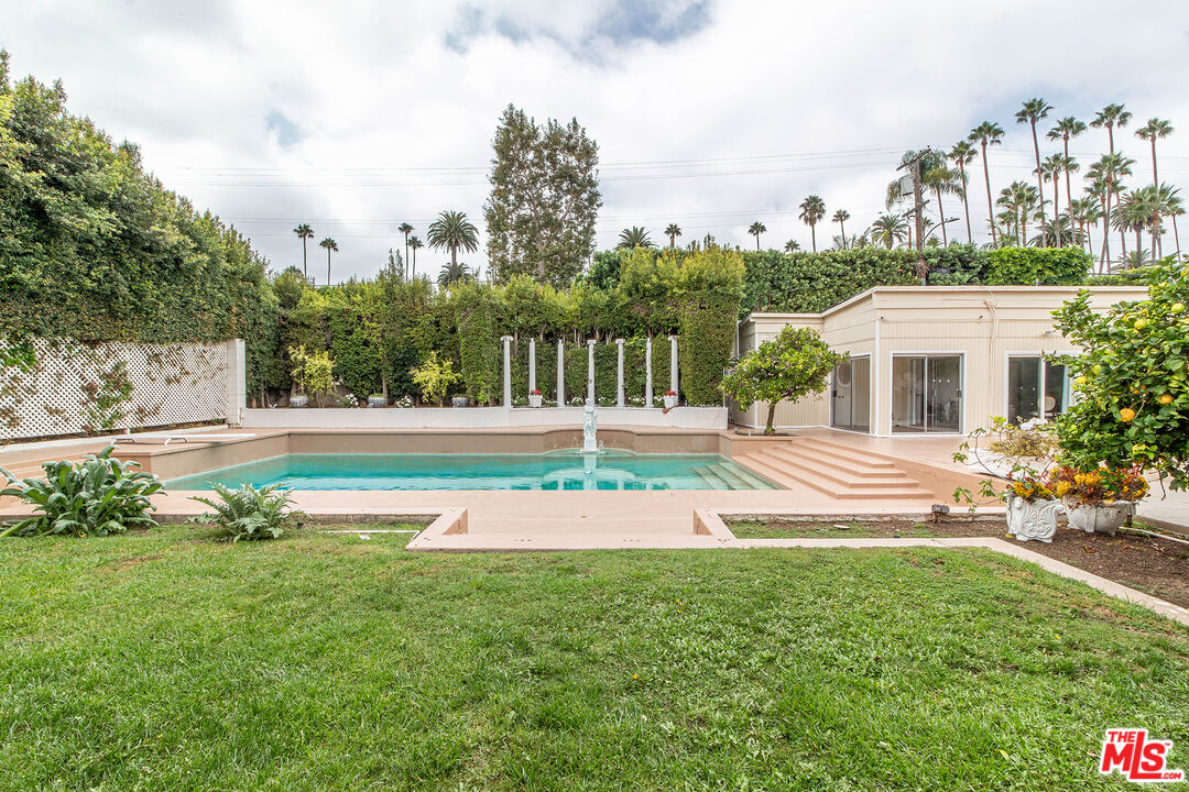 713 N Elm Dr