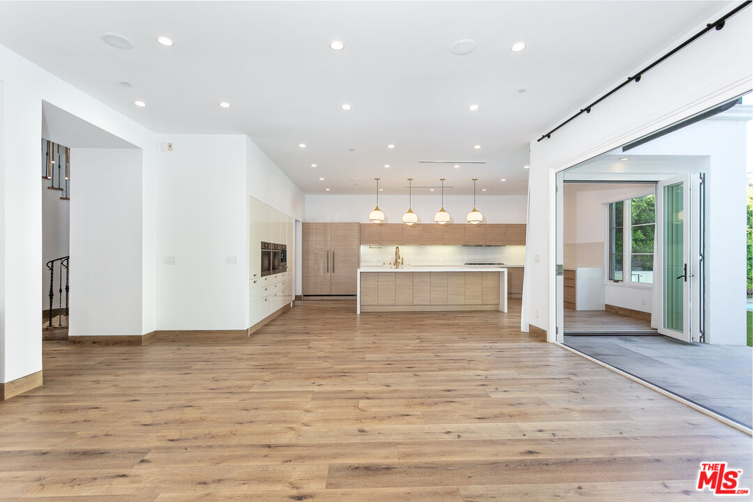 142 N Hamel Dr