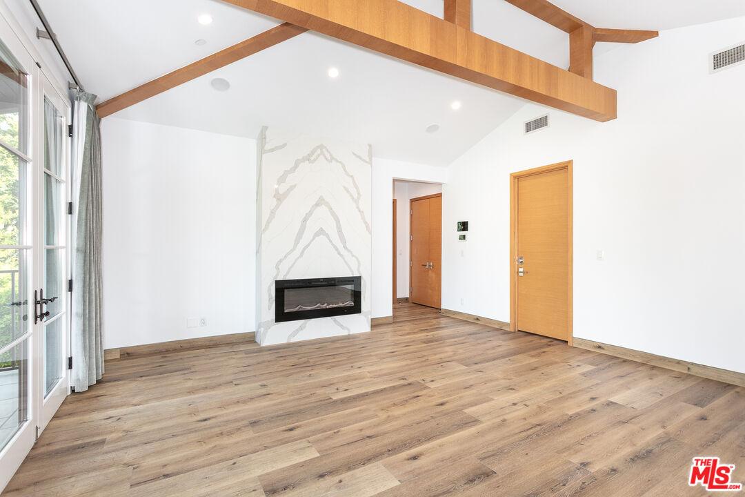 142 N Hamel Dr