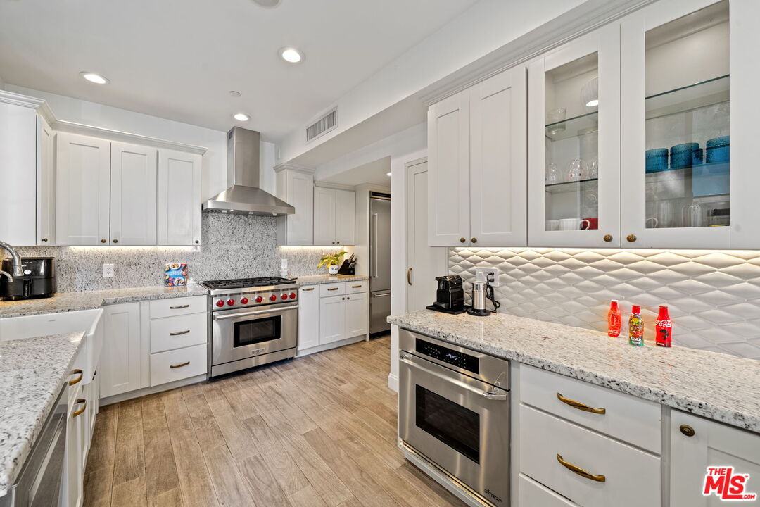 235 S Reeves Dr Unit: 101