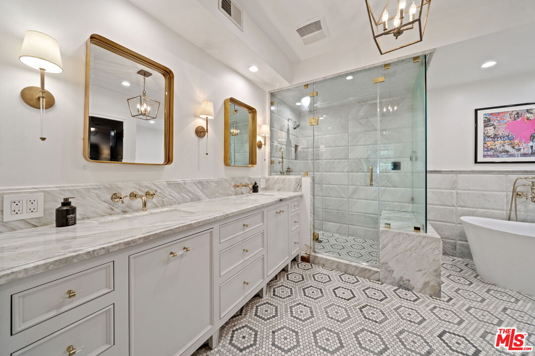235 S Reeves Dr Unit: 101