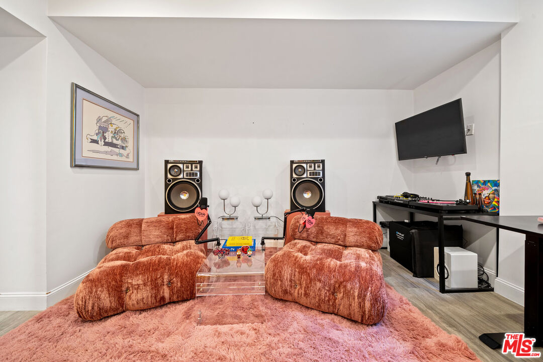 235 S Reeves Dr Unit: 101