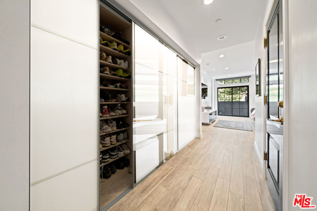 235 S Reeves Dr Unit: 101