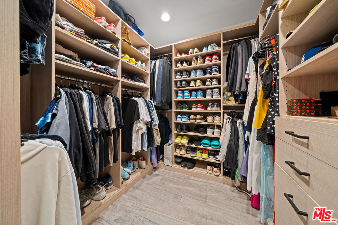 235 S Reeves Dr Unit: 101