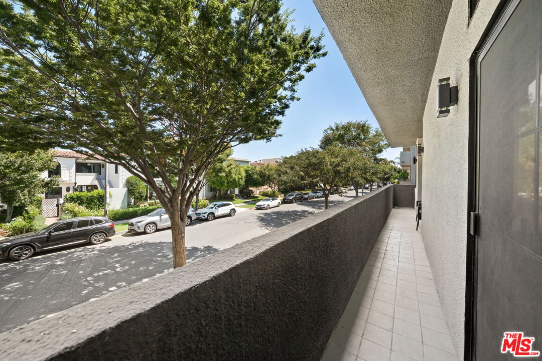 235 S Reeves Dr Unit: 101