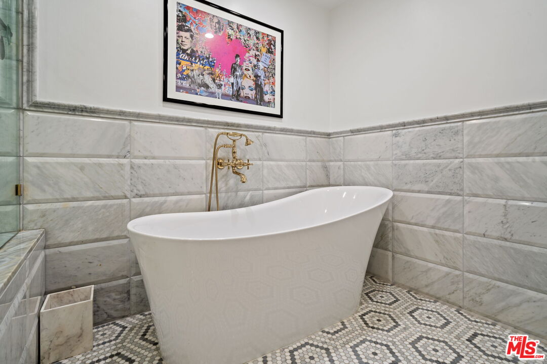 235 S Reeves Dr Unit: 101
