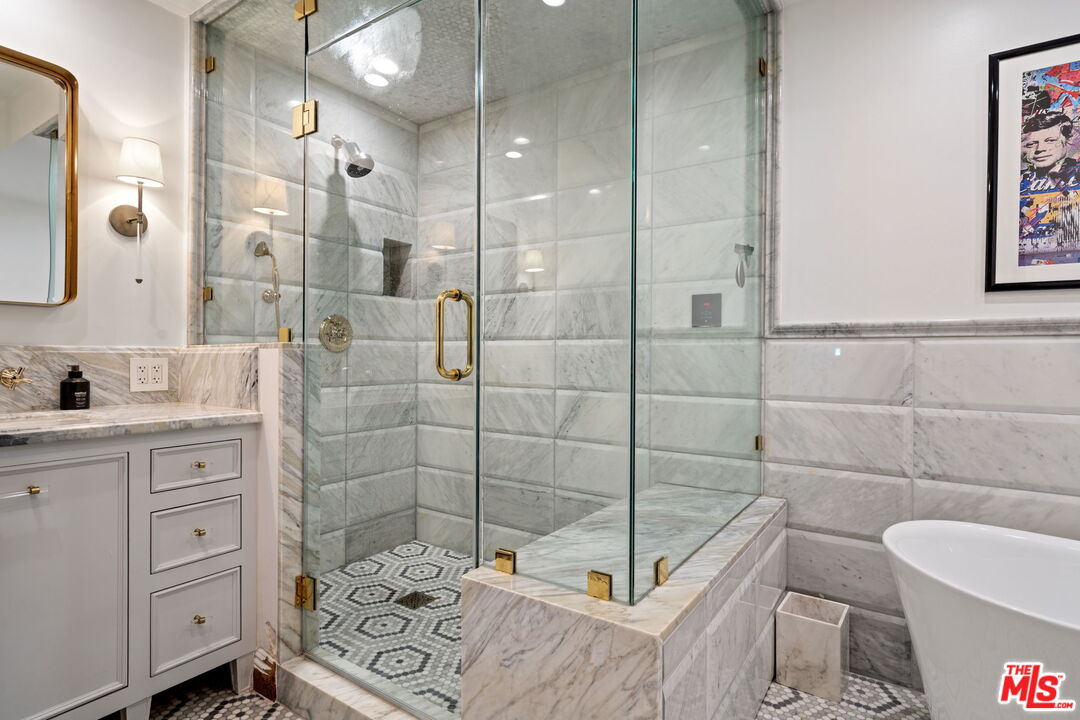235 S Reeves Dr Unit: 101